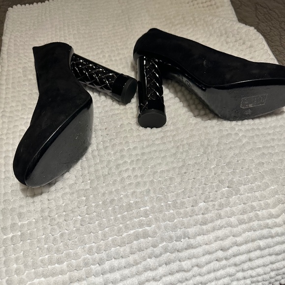 Chanel heels - Picture 3 of 3